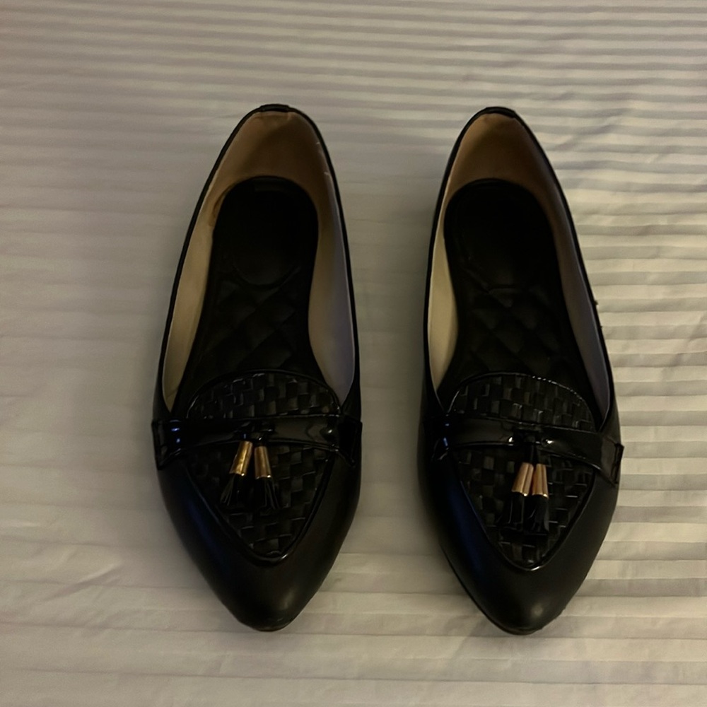 Cushion walk by Avon Black Pointed toe faux leather flats with gold tassels.